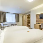 Ofentuerl Alpine Living Lägenhetshotell 4*