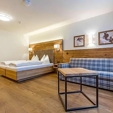 아파트호텔 Ofentuerl Alpine Living 4*