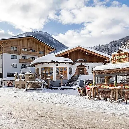Ofentuerl Alpine Living 플라차우