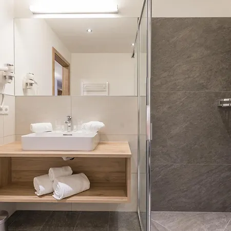 Aparthotel Ofentuerl Alpine Living Flachau