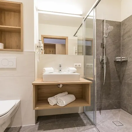 Aparthotel Ofentuerl Alpine Living Flachau