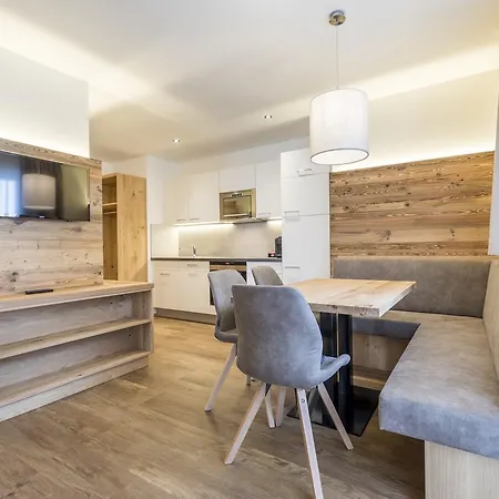 아파트호텔 Ofentuerl Alpine Living 4*