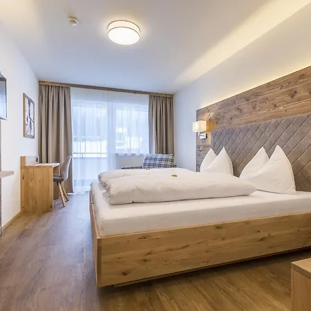 Ofentuerl Alpine Living 아파트호텔 플라차우