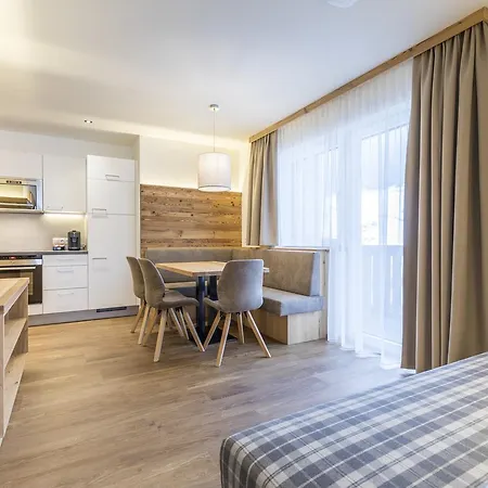 アパートホテル Ofentuerl Alpine Living フラッハウ