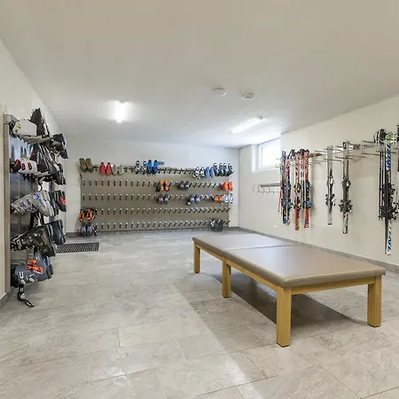 Aparthotel Ofentuerl Alpine Living Flachau